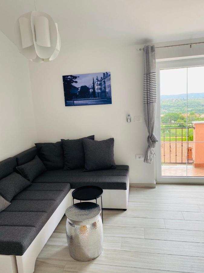 Apartma Mija-Dekani Eksteriør billede